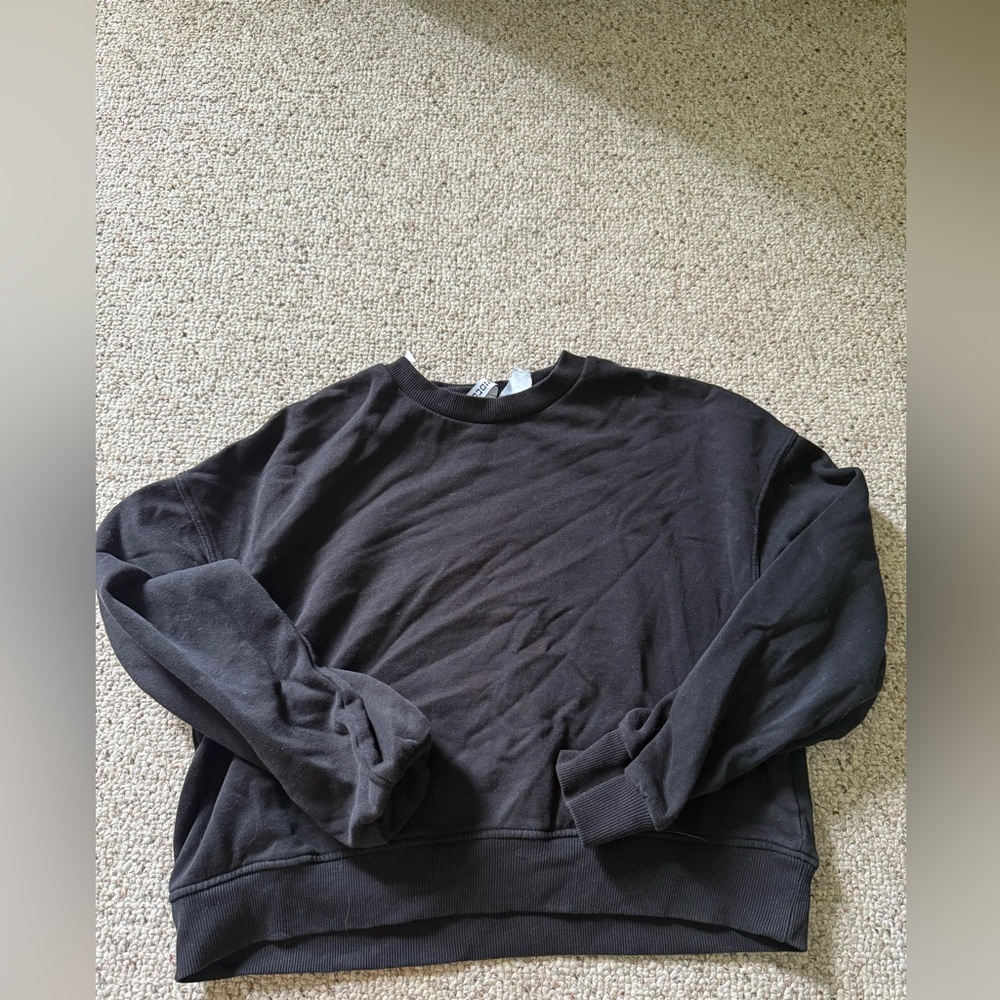 H&M Women's Black Crewneck Sweater